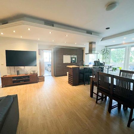 Grosse & Voll Ausgestattete Apartments, Studios, Doppelzimmer, Workspace, Parkplatz, Netflix, Prime & Schnelles Wifi In Ruhiger Lage Mit Garten 루돌슈타트 외부 사진