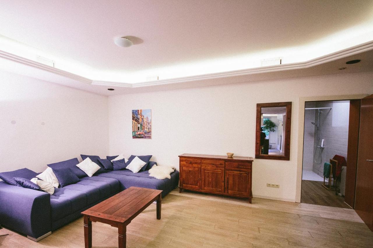 Grosse & Voll Ausgestattete Apartments, Studios, Doppelzimmer, Workspace, Parkplatz, Netflix, Prime & Schnelles Wifi In Ruhiger Lage Mit Garten 루돌슈타트 외부 사진