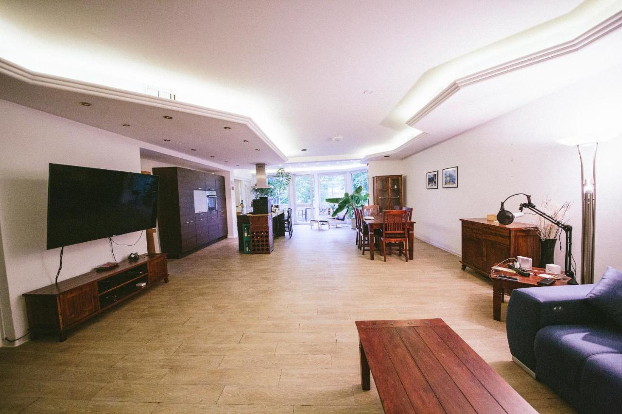 Grosse & Voll Ausgestattete Apartments, Studios, Doppelzimmer, Workspace, Parkplatz, Netflix, Prime & Schnelles Wifi In Ruhiger Lage Mit Garten 루돌슈타트 외부 사진