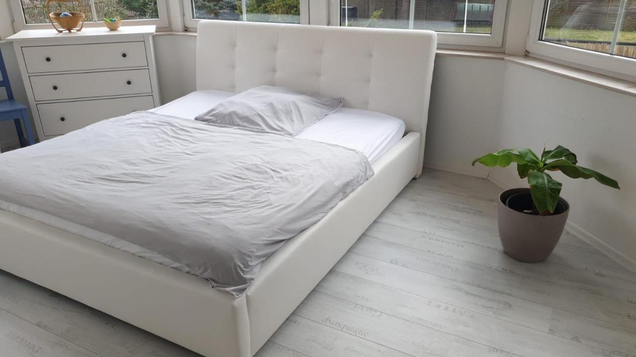 Grosse & Voll Ausgestattete Apartments, Studios, Doppelzimmer, Workspace, Parkplatz, Netflix, Prime & Schnelles Wifi In Ruhiger Lage Mit Garten 루돌슈타트 외부 사진
