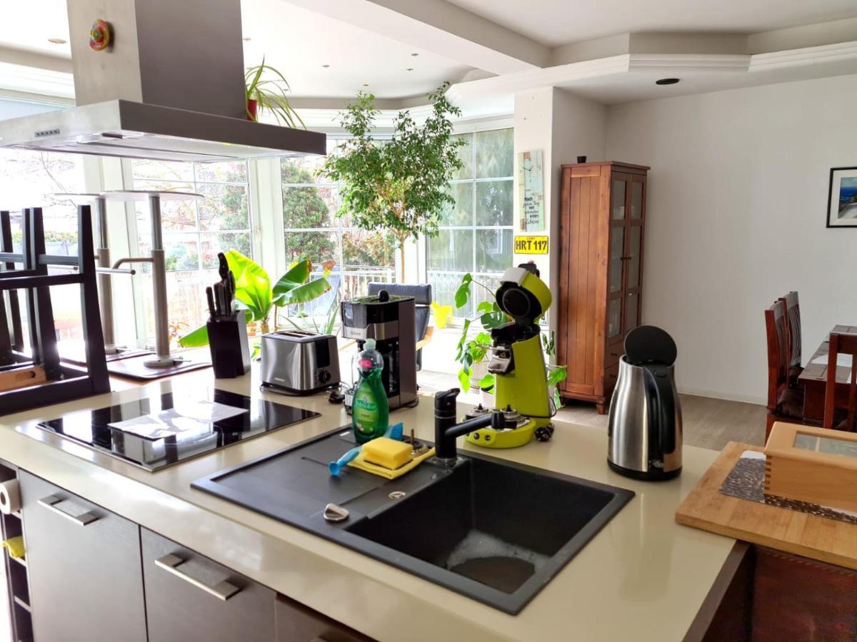 Grosse & Voll Ausgestattete Apartments, Studios, Doppelzimmer, Workspace, Parkplatz, Netflix, Prime & Schnelles Wifi In Ruhiger Lage Mit Garten 루돌슈타트 외부 사진