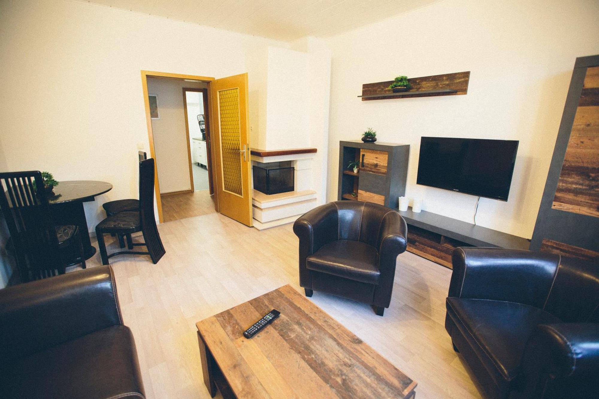 Grosse & Voll Ausgestattete Apartments, Studios, Doppelzimmer, Workspace, Parkplatz, Netflix, Prime & Schnelles Wifi In Ruhiger Lage Mit Garten 루돌슈타트 객실 사진