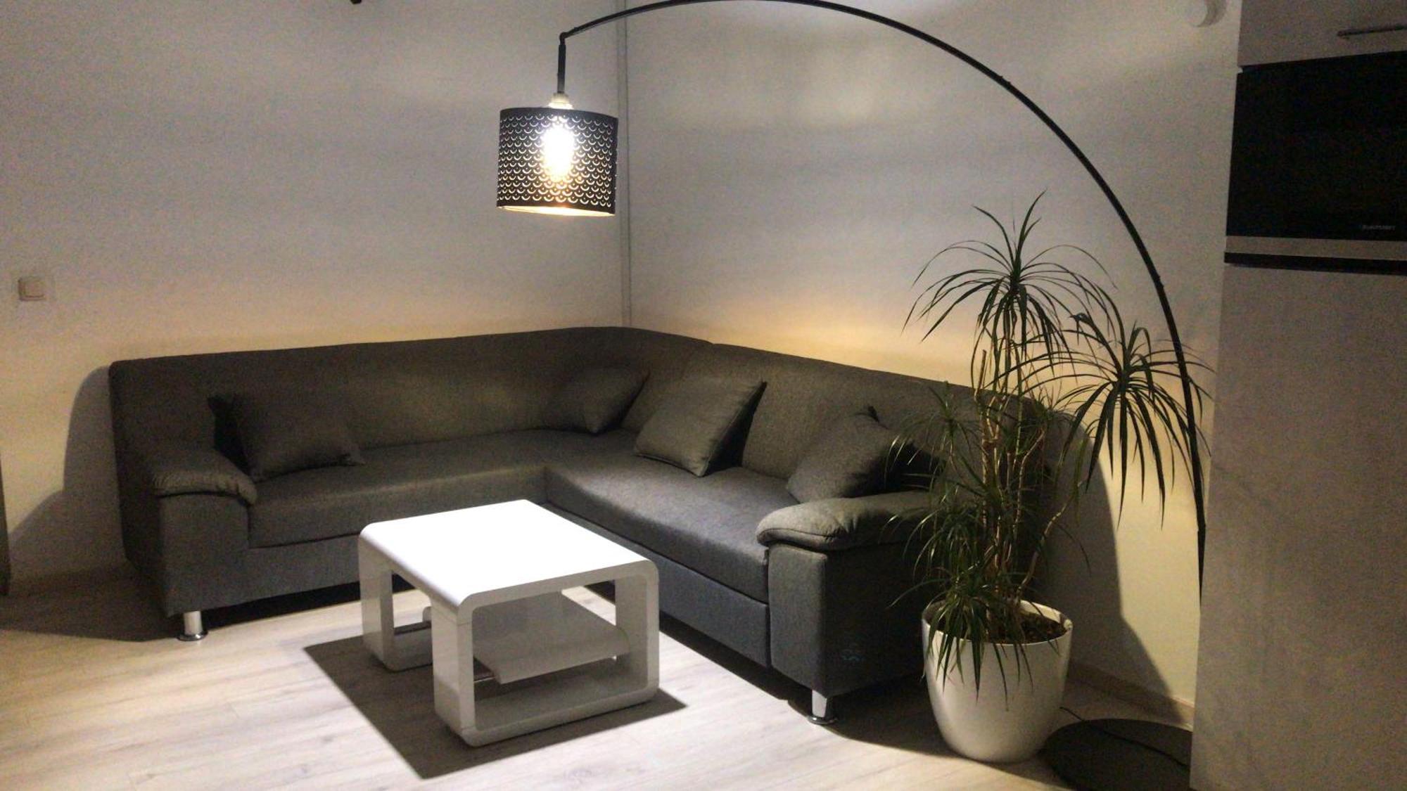 Grosse & Voll Ausgestattete Apartments, Studios, Doppelzimmer, Workspace, Parkplatz, Netflix, Prime & Schnelles Wifi In Ruhiger Lage Mit Garten 루돌슈타트 외부 사진