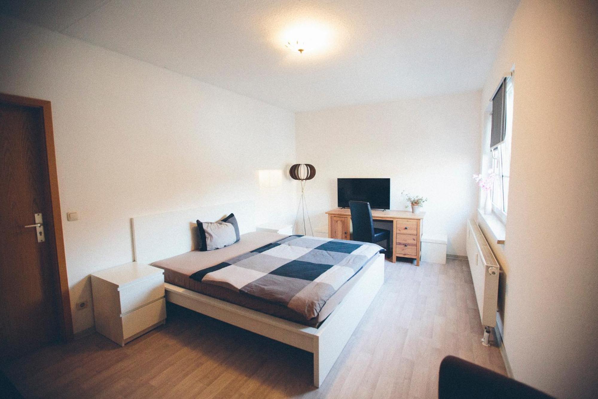 Grosse & Voll Ausgestattete Apartments, Studios, Doppelzimmer, Workspace, Parkplatz, Netflix, Prime & Schnelles Wifi In Ruhiger Lage Mit Garten 루돌슈타트 외부 사진