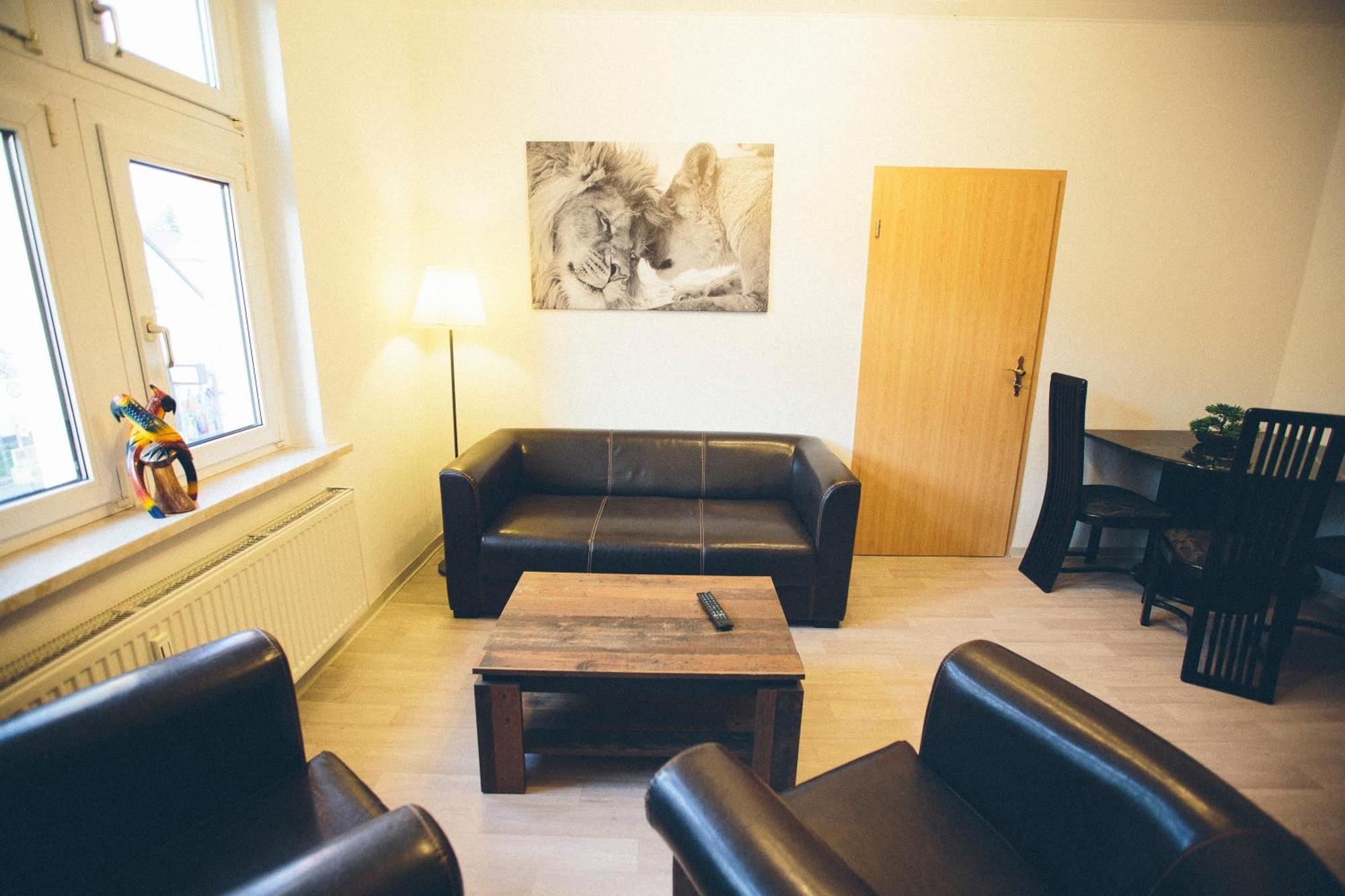 Grosse & Voll Ausgestattete Apartments, Studios, Doppelzimmer, Workspace, Parkplatz, Netflix, Prime & Schnelles Wifi In Ruhiger Lage Mit Garten 루돌슈타트 객실 사진