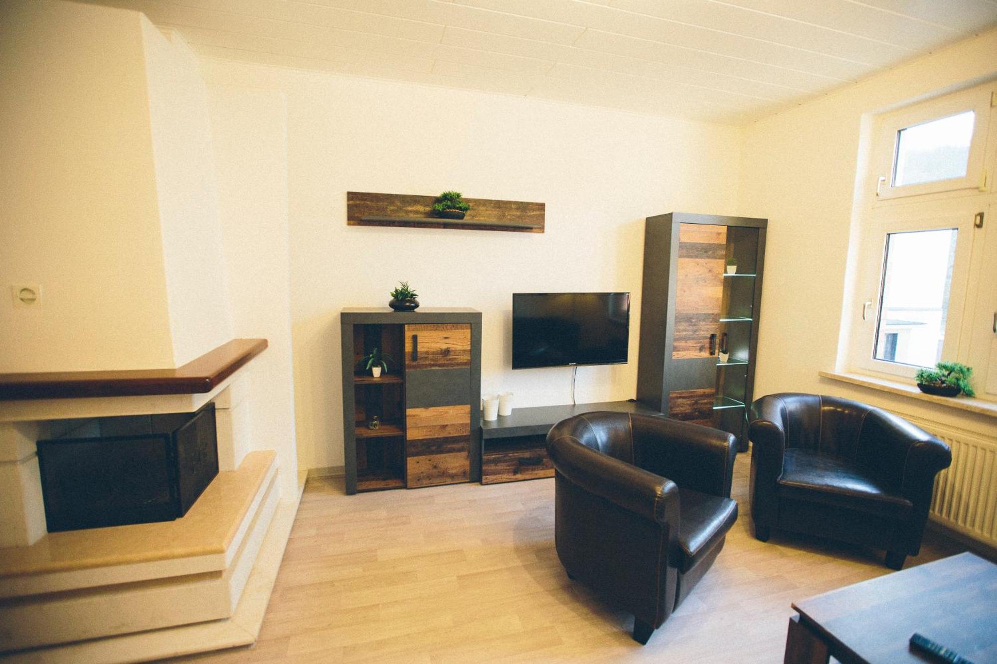 Grosse & Voll Ausgestattete Apartments, Studios, Doppelzimmer, Workspace, Parkplatz, Netflix, Prime & Schnelles Wifi In Ruhiger Lage Mit Garten 루돌슈타트 객실 사진