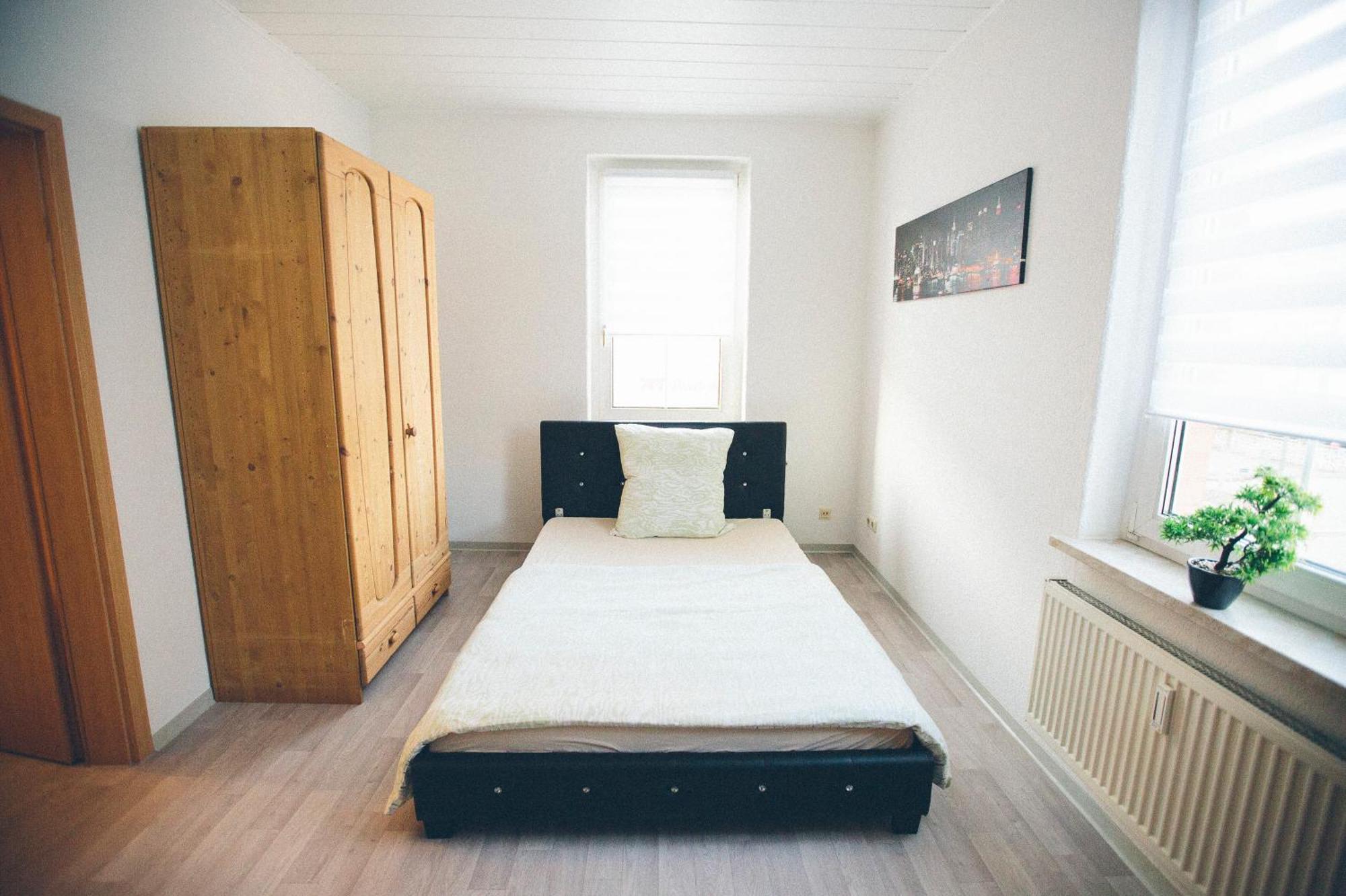 Grosse & Voll Ausgestattete Apartments, Studios, Doppelzimmer, Workspace, Parkplatz, Netflix, Prime & Schnelles Wifi In Ruhiger Lage Mit Garten 루돌슈타트 객실 사진