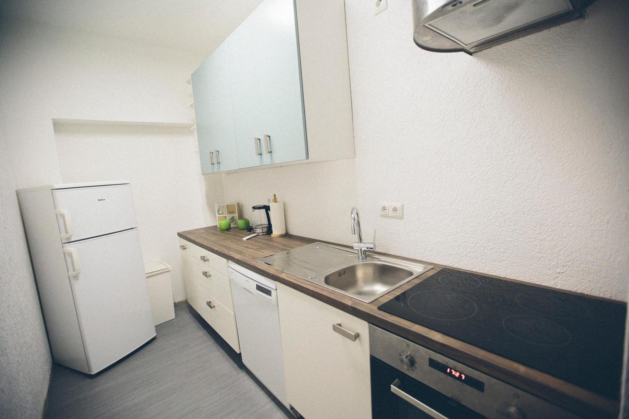 Grosse & Voll Ausgestattete Apartments, Studios, Doppelzimmer, Workspace, Parkplatz, Netflix, Prime & Schnelles Wifi In Ruhiger Lage Mit Garten 루돌슈타트 객실 사진