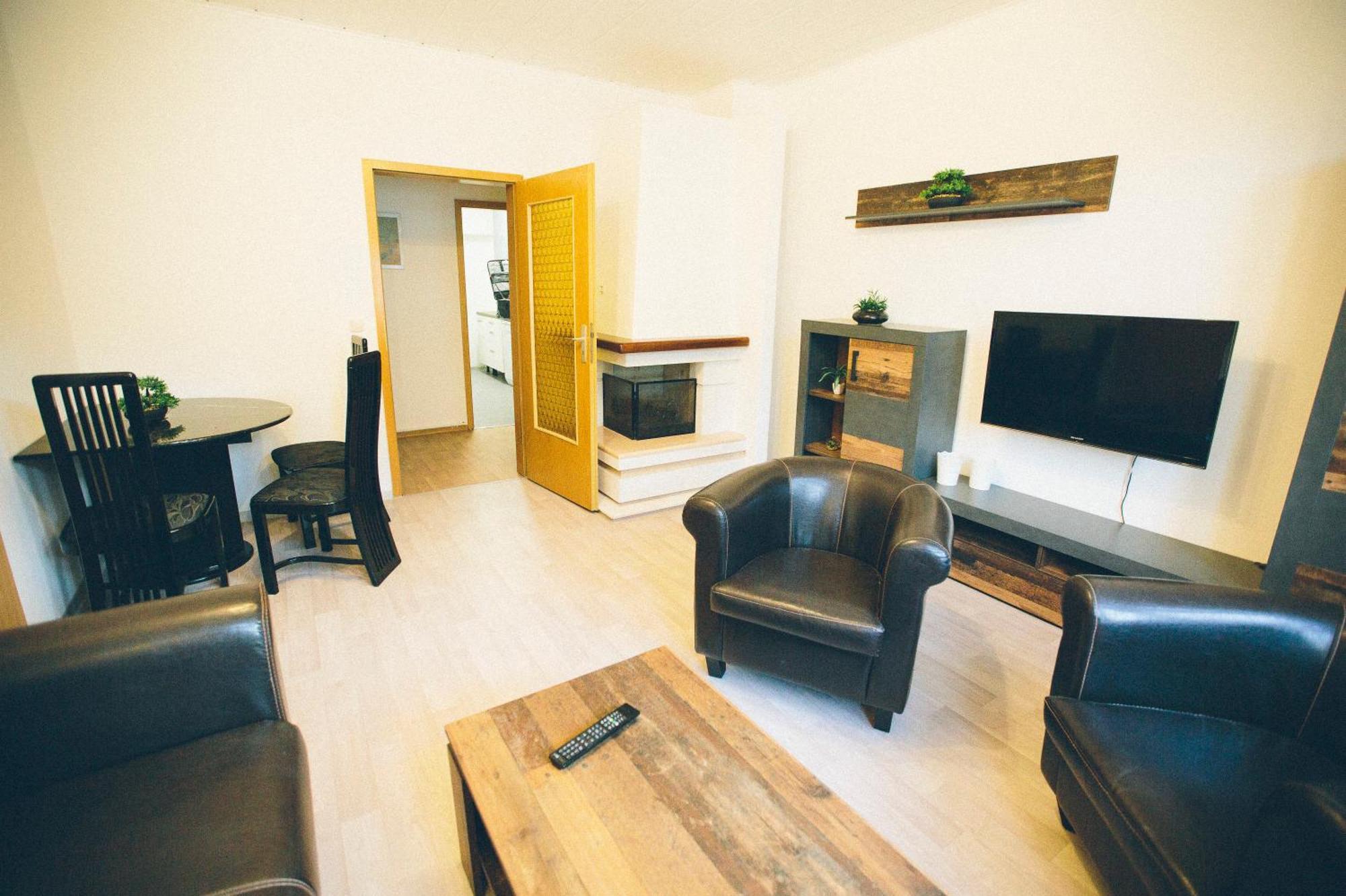 Grosse & Voll Ausgestattete Apartments, Studios, Doppelzimmer, Workspace, Parkplatz, Netflix, Prime & Schnelles Wifi In Ruhiger Lage Mit Garten 루돌슈타트 객실 사진