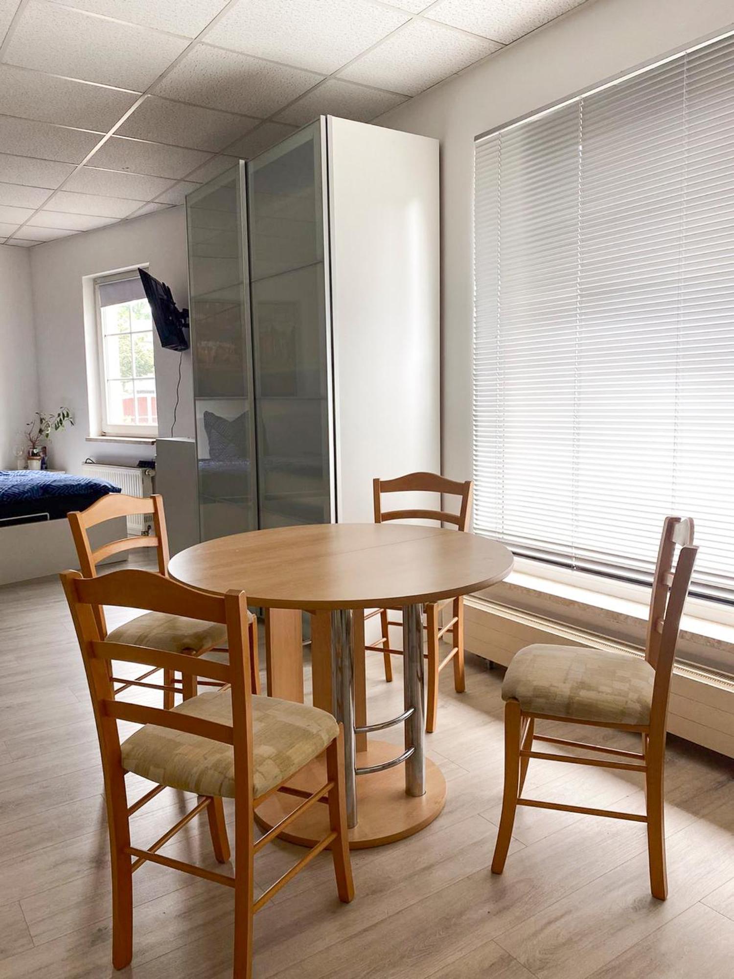 Grosse & Voll Ausgestattete Apartments, Studios, Doppelzimmer, Workspace, Parkplatz, Netflix, Prime & Schnelles Wifi In Ruhiger Lage Mit Garten 루돌슈타트 외부 사진