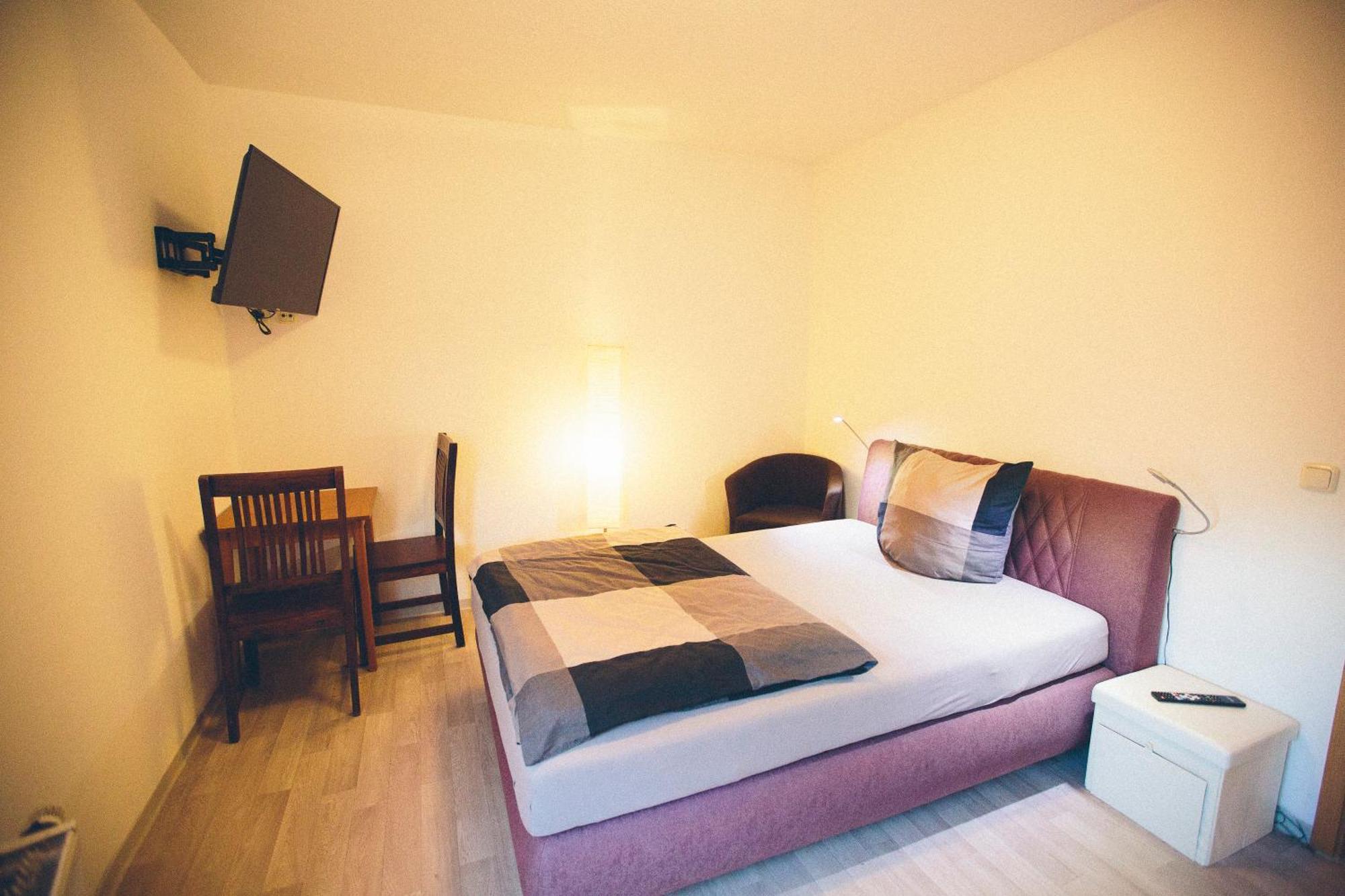 Grosse & Voll Ausgestattete Apartments, Studios, Doppelzimmer, Workspace, Parkplatz, Netflix, Prime & Schnelles Wifi In Ruhiger Lage Mit Garten 루돌슈타트 외부 사진