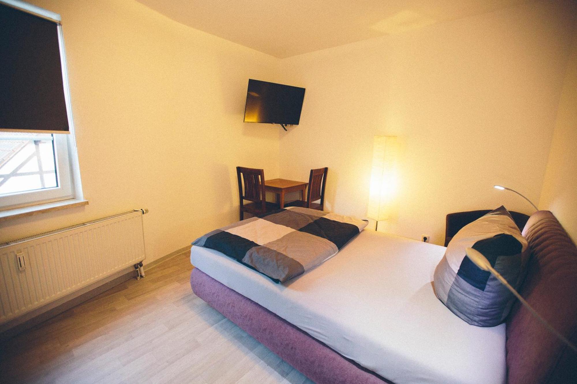 Grosse & Voll Ausgestattete Apartments, Studios, Doppelzimmer, Workspace, Parkplatz, Netflix, Prime & Schnelles Wifi In Ruhiger Lage Mit Garten 루돌슈타트 외부 사진