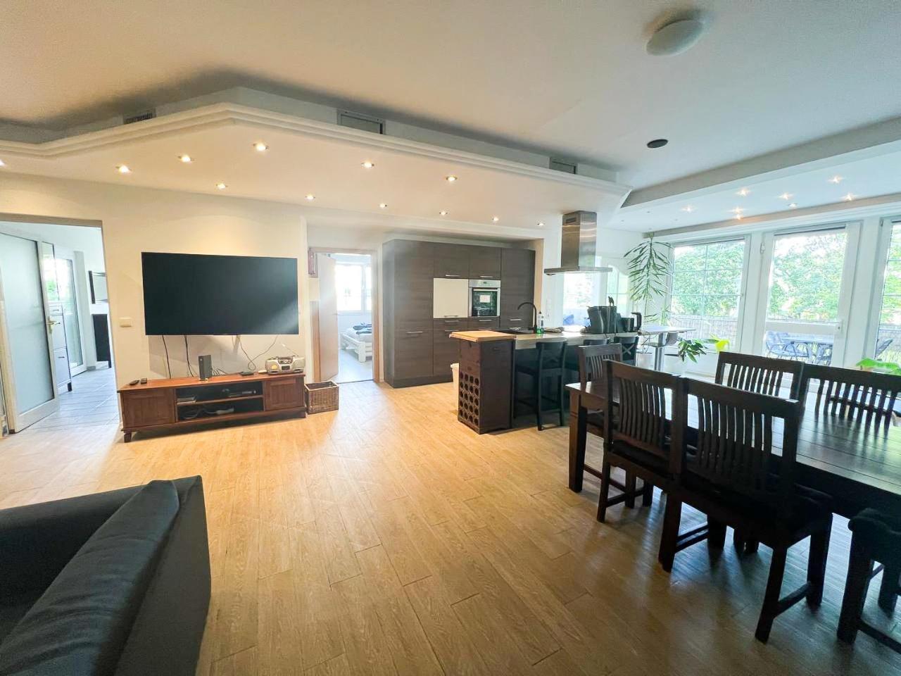 Grosse & Voll Ausgestattete Apartments, Studios, Doppelzimmer, Workspace, Parkplatz, Netflix, Prime & Schnelles Wifi In Ruhiger Lage Mit Garten 루돌슈타트 외부 사진